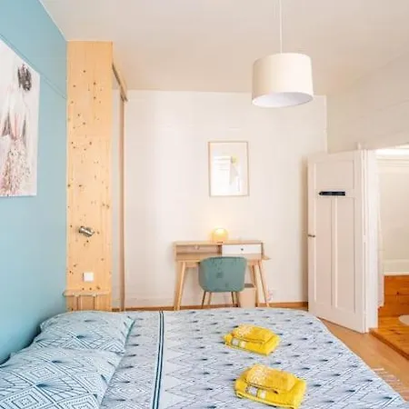 O Petit Franklin - Palais De Justice - Tram